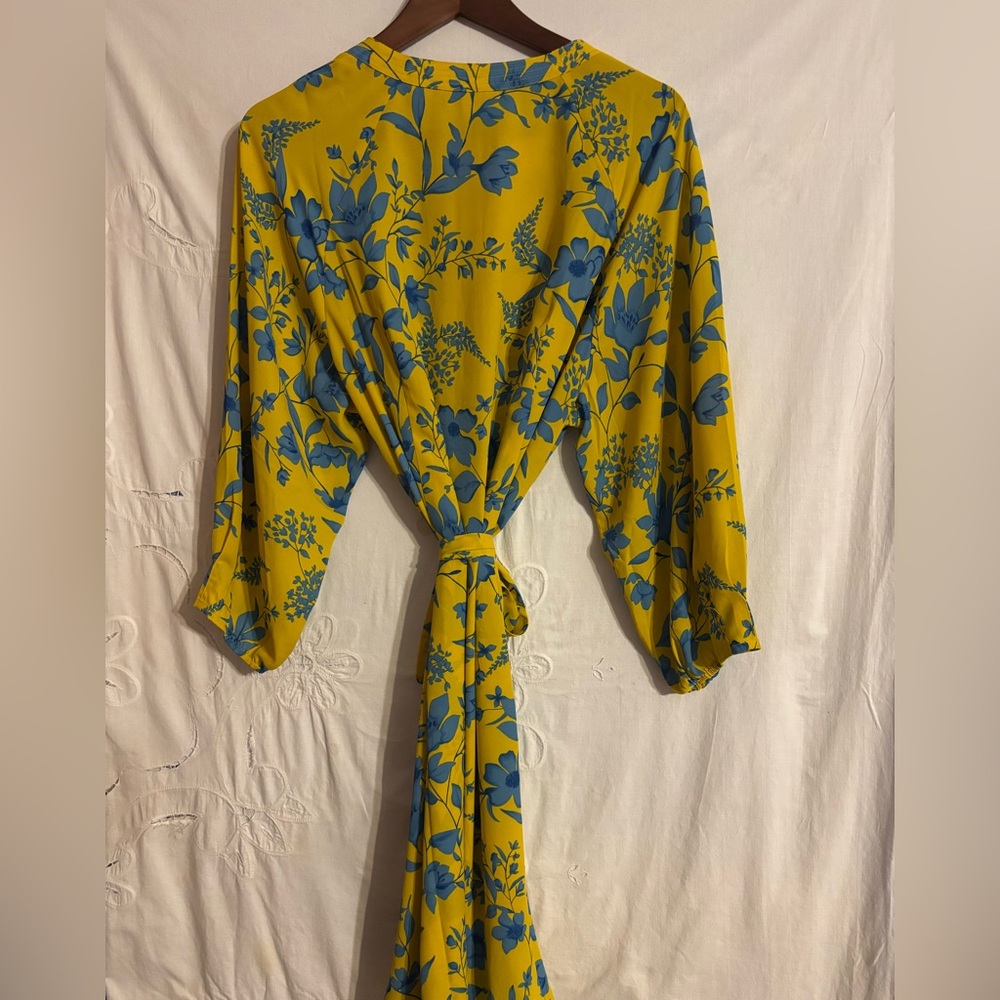 Cabi midi floral print dress, round collar self tie with elastic sleeves. - Picture 3 of 13